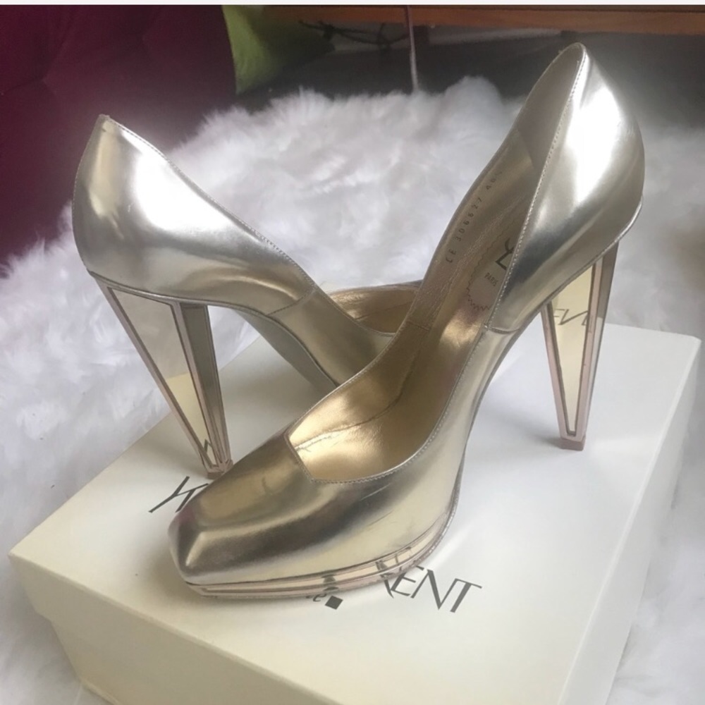 Yves Saint Laurent pumps
